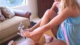 GiGi playing with her sexy shoes porn video